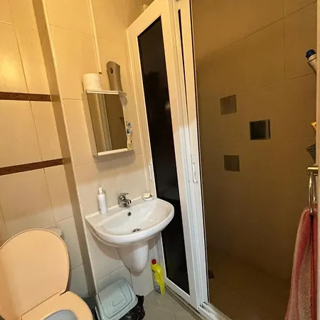 2 Bedroom 2 Beds Flat In *