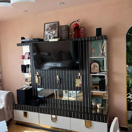 2 Bedroom 2 Beds Flat In *